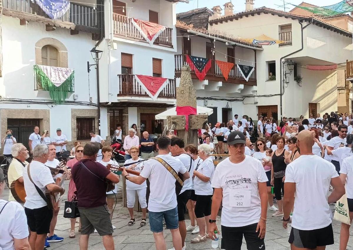 Imagen secundaria 1 - La jornada contó con un gran ambiente. 