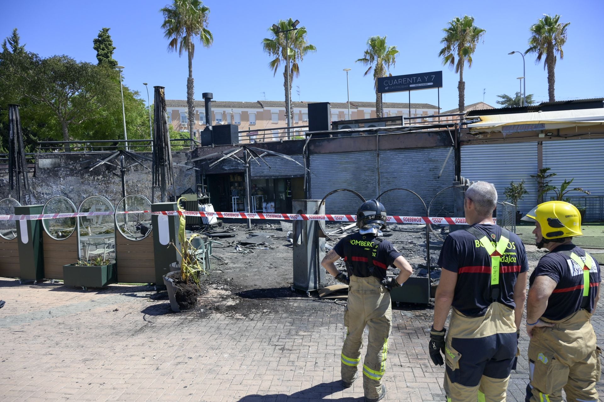 Fotos | Así ha quedado la terraza del bar del río Guadiana en Badajoz