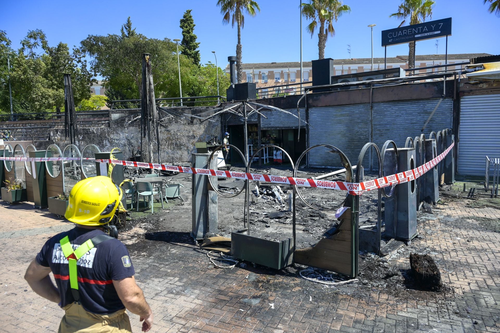 Fotos | Así ha quedado la terraza del bar del río Guadiana en Badajoz