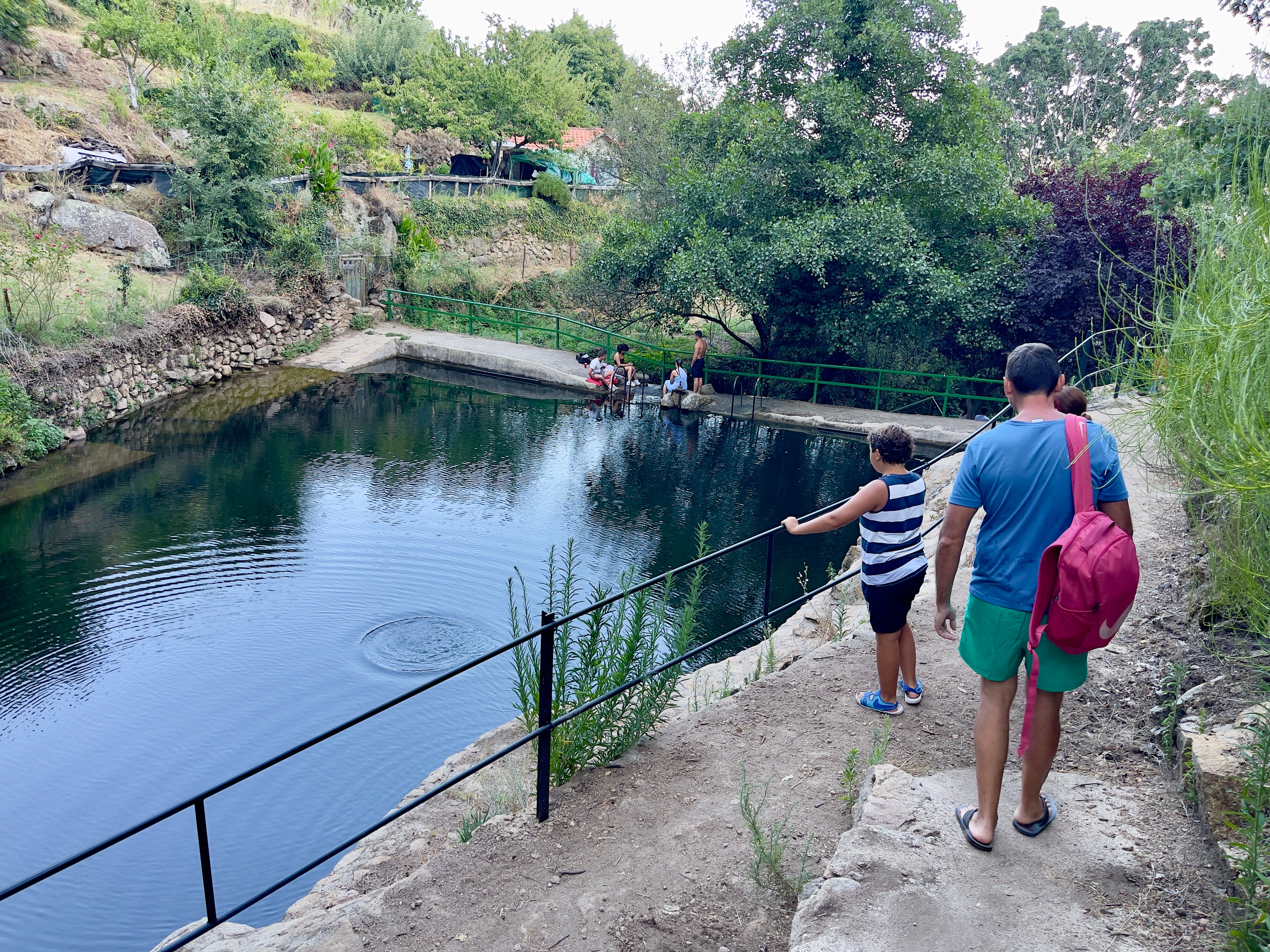 La piscina. No es de las más grandes de la comarca pero tiene buen tamaño. A. J. A.