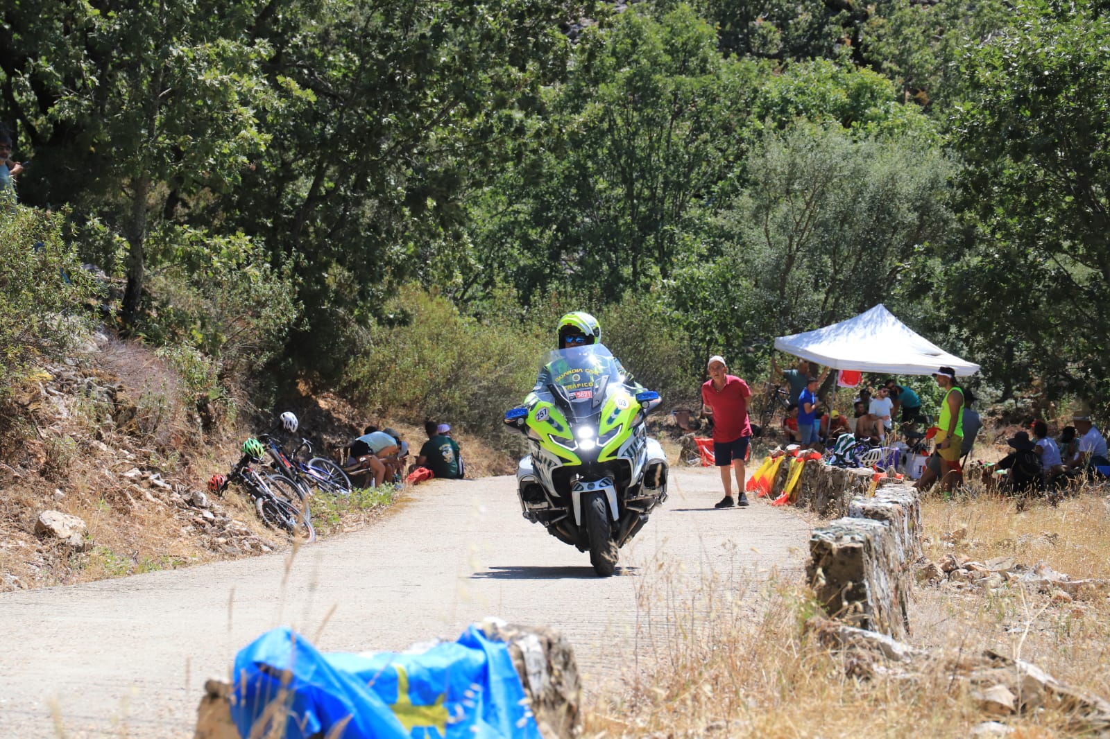 Fiesta de aficionados a la bici en el Pico Villuercas