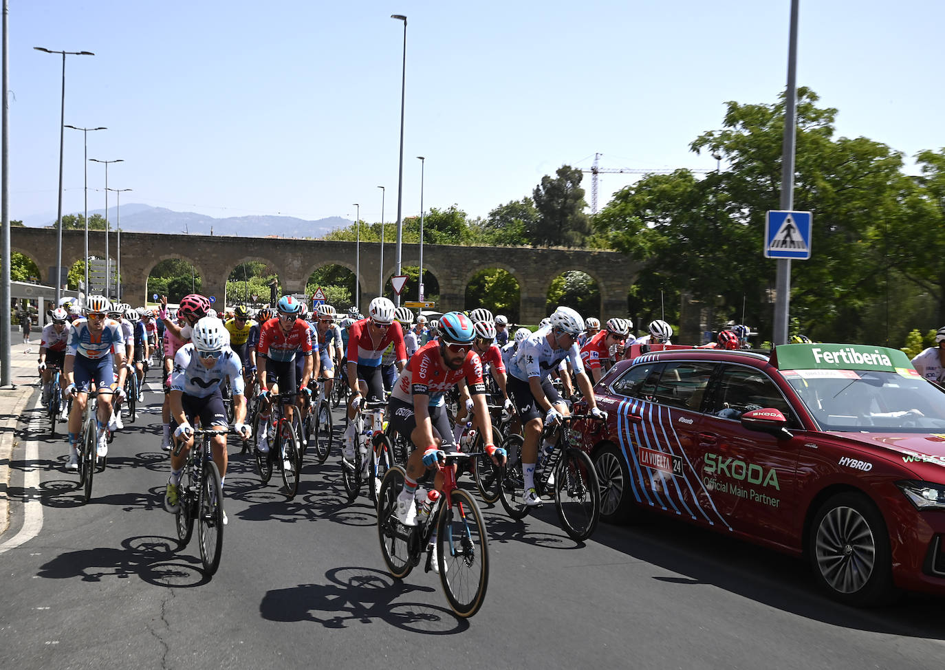 Plasencia se vuelca en la salida de la 4ª etapa de la Vuelta Ciclista a España