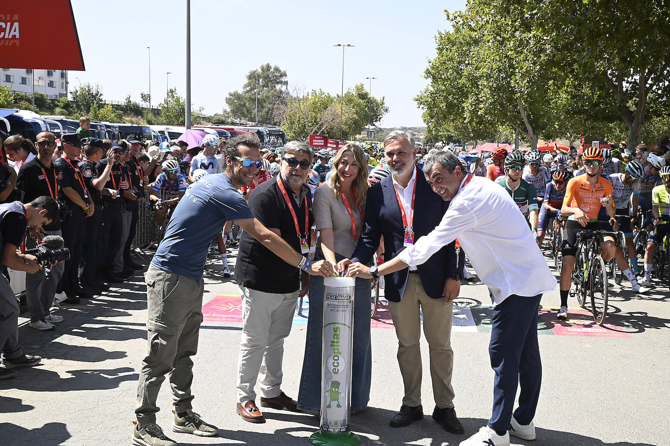 Plasencia se vuelca en la salida de la 4ª etapa de la Vuelta Ciclista a España