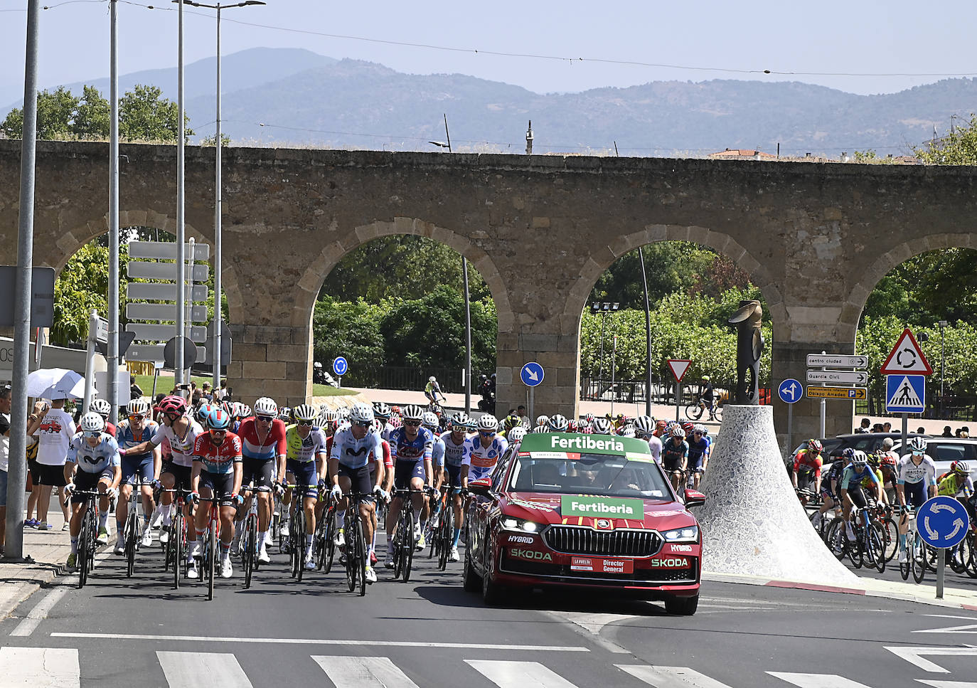 Plasencia se vuelca en la salida de la 4ª etapa de la Vuelta Ciclista a España