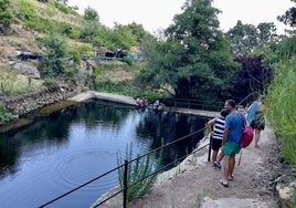 La piscina.No es de las más grandes de la comarca pero tiene buen tamaño.