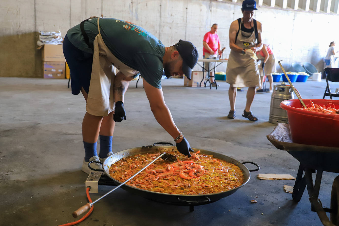 Fotos de las 23 paellas en Los Guadalperales para vecinos y emigrantes