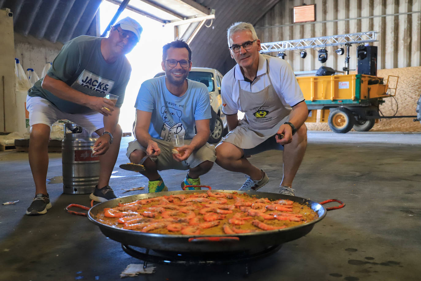 Fotos de las 23 paellas en Los Guadalperales para vecinos y emigrantes