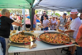 Fotos de las 23 paellas en Los Guadalperales para vecinos y emigrantes