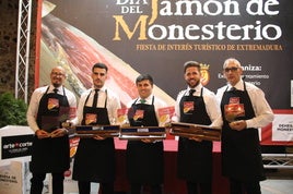 Los cinco participantes de la XXIV edición del Concurso de Cortadores de Jamón de Monesterio