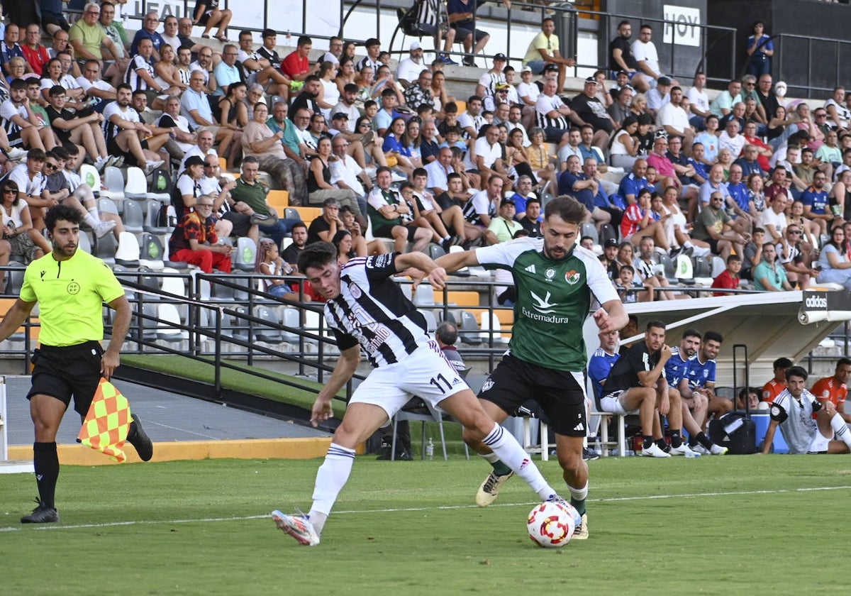 Antonio Pavón en el duelo ante el Cacereño disputado esta pretemproada en el Nuevo Vivero.