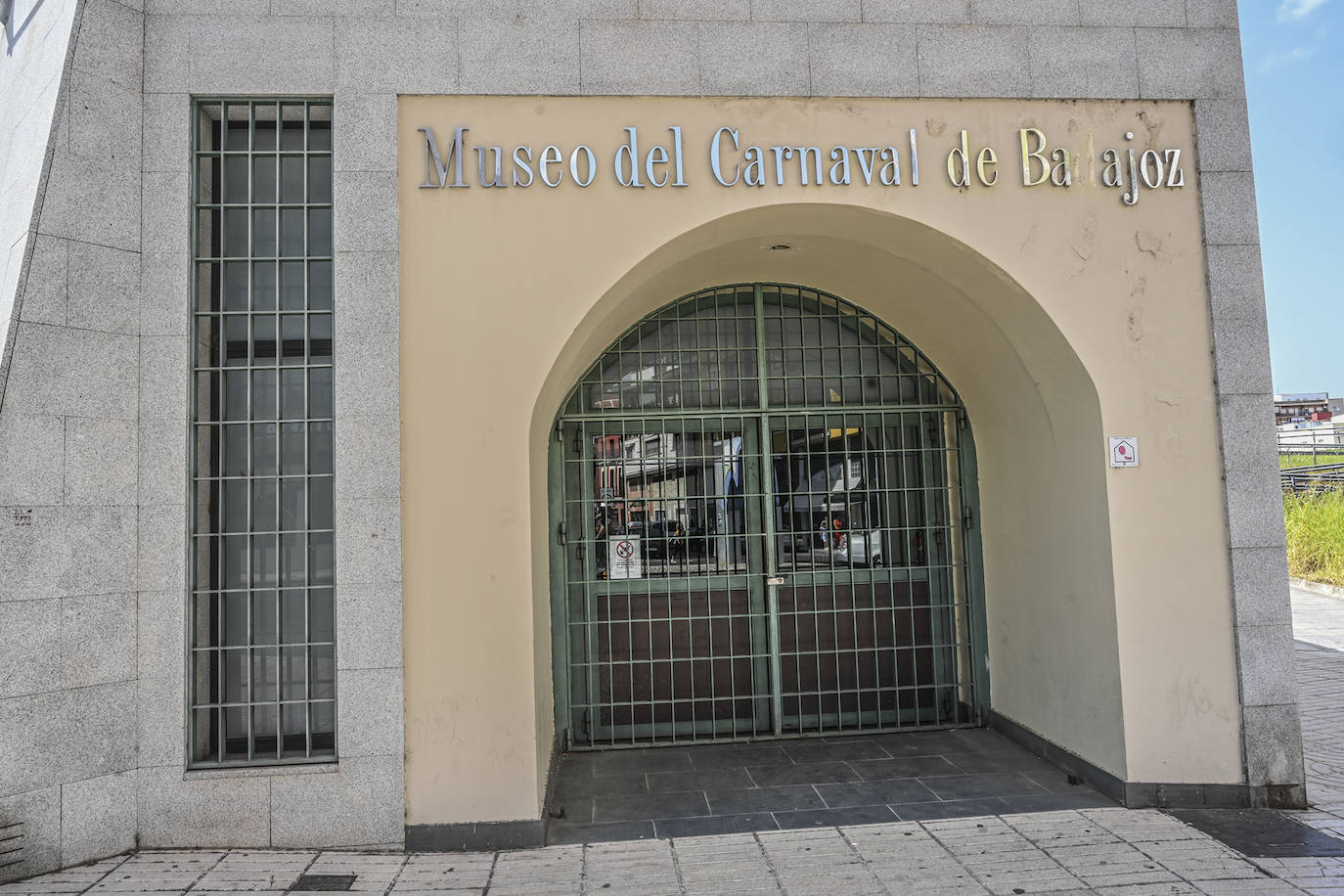 Las puertas del Museo del Carnaval cerrado desde hace meses.