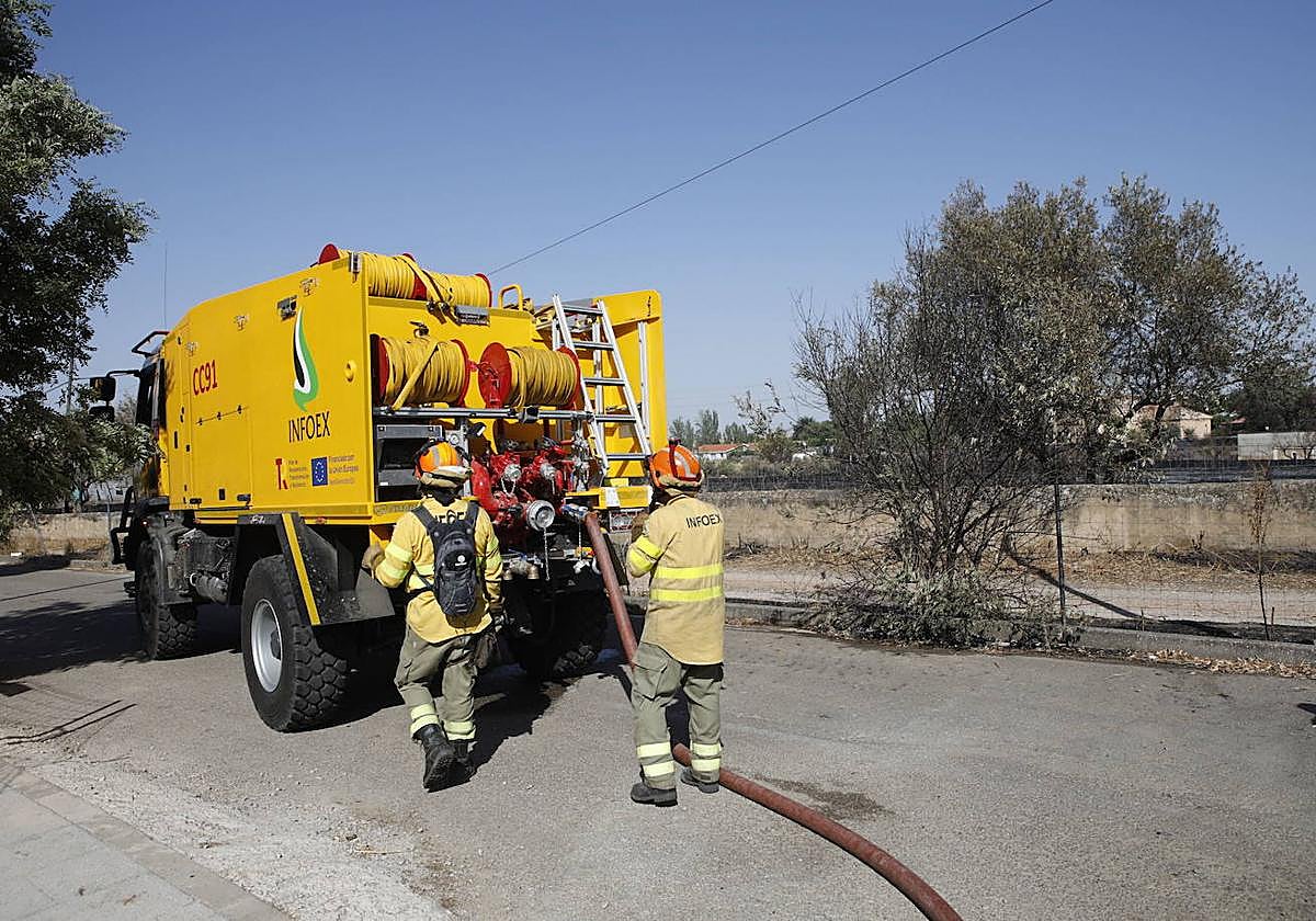 El Infoex trabajando en las labores de extinción de un incendio.