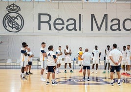 Primer entrenamiento del Real Madrid este lunes, cinco días antes del partido en Badajoz.