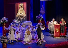 Interpretación de la 'Danza del Guiador' por parte de la sección infantil de la asociación El Redoble.