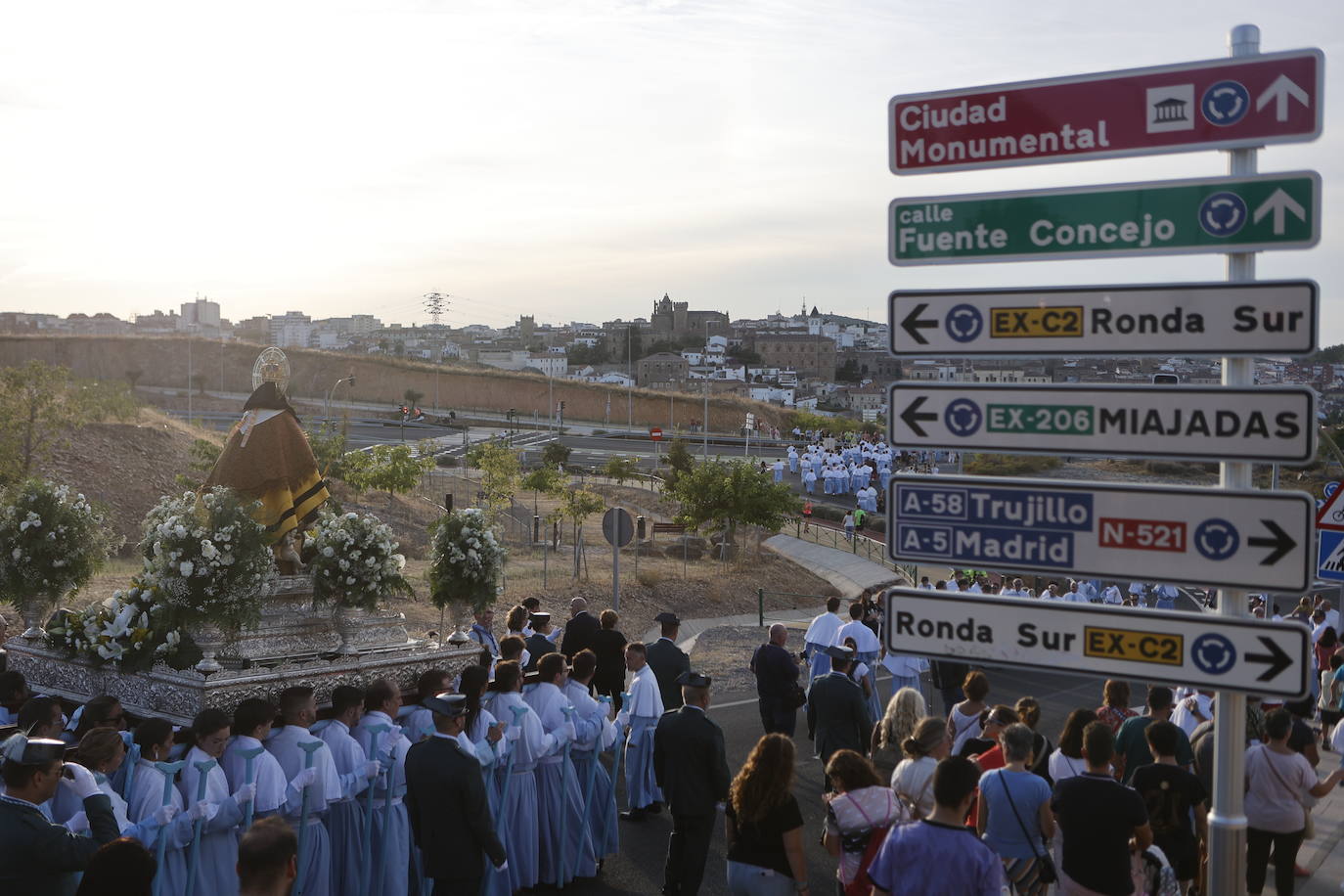 Imágenes de la patrona por las calles de Cáceres