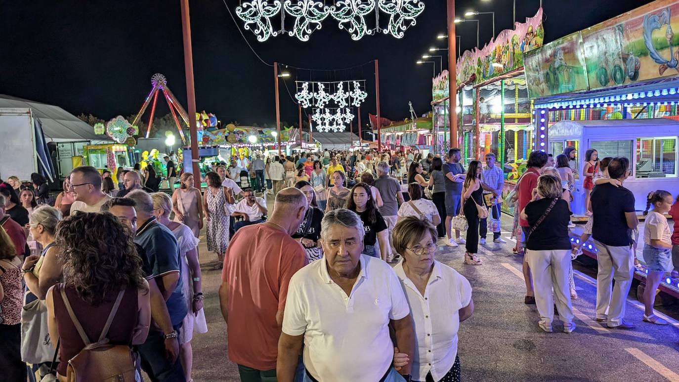 El ferial de Don Benito se enciende para despedir el verano