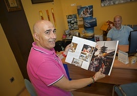 Blas Alonso, en la agencia Traventure, sale para Japón con su pareja en unos días.