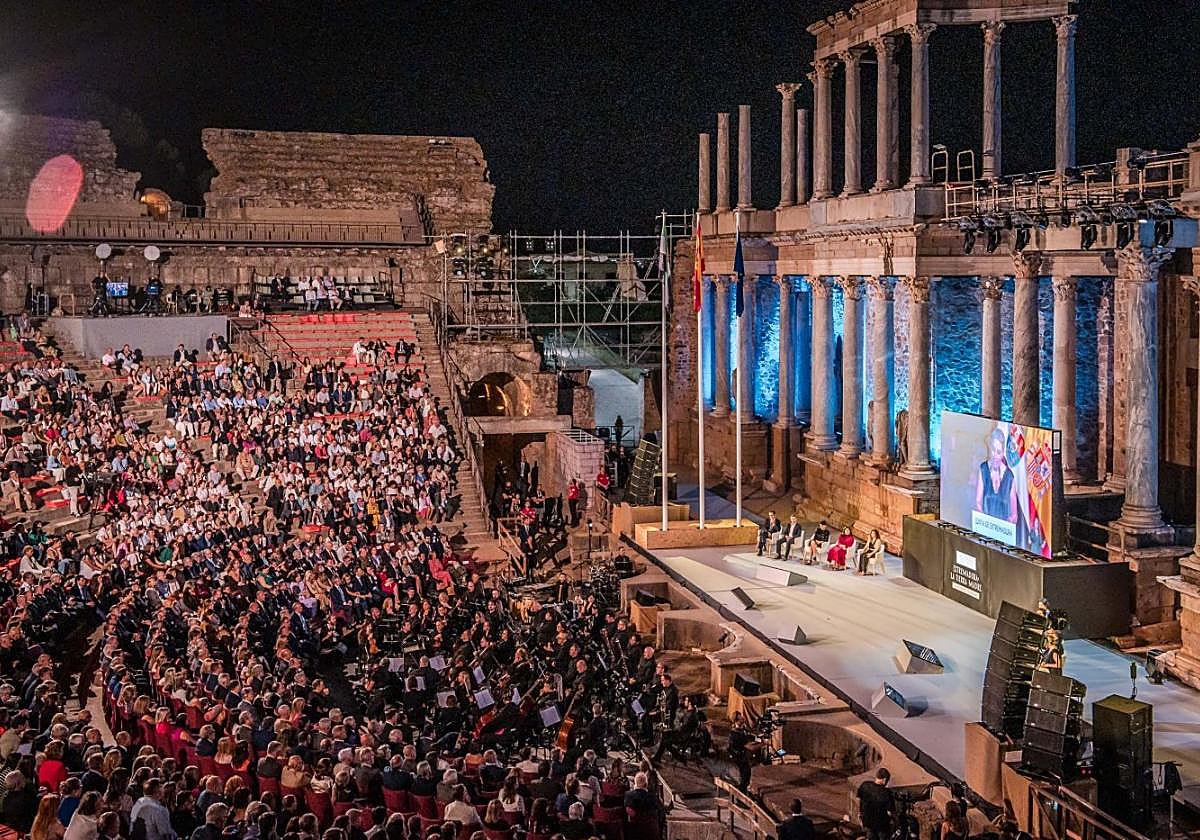 María Guardiola anuncia una estrategia para estrechar los lazos con Hispanoamérica