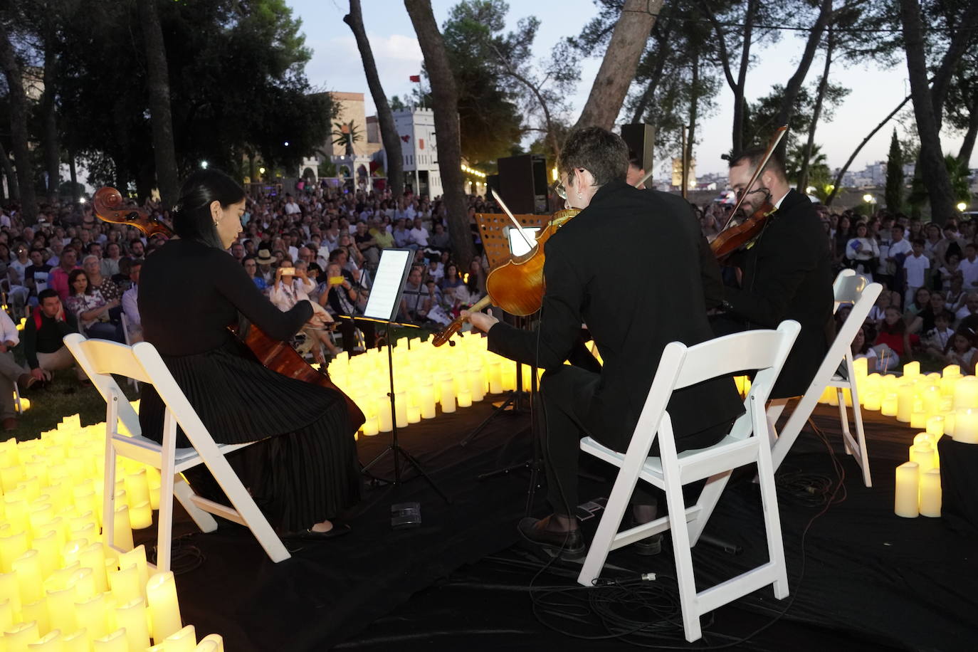 Las calles repletas en la Noche en Blanco de Badajoz | Fotos