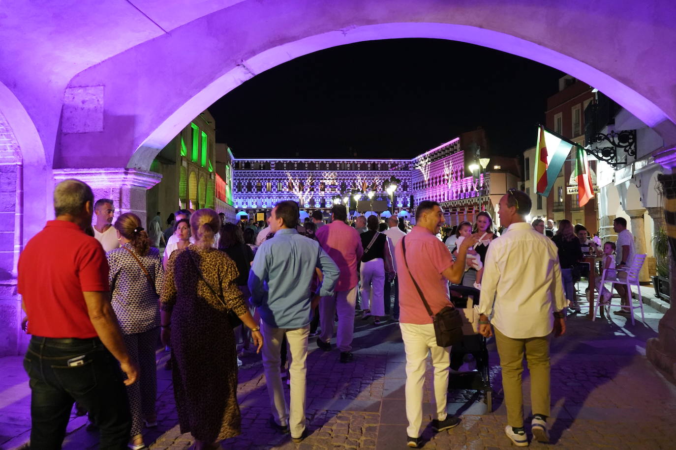 Las calles repletas en la Noche en Blanco de Badajoz | Fotos