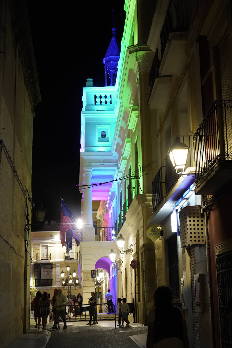 Las calles repletas en la Noche en Blanco de Badajoz | Fotos