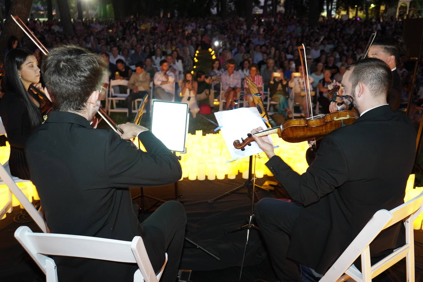 Las calles repletas en la Noche en Blanco de Badajoz | Fotos