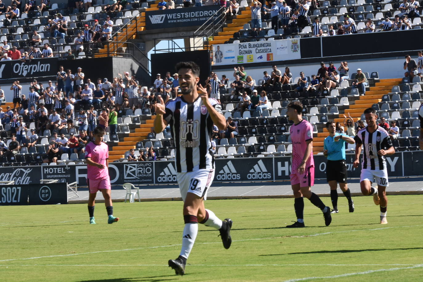 La victoria del Badajoz ante el Olivenza, en imágenes