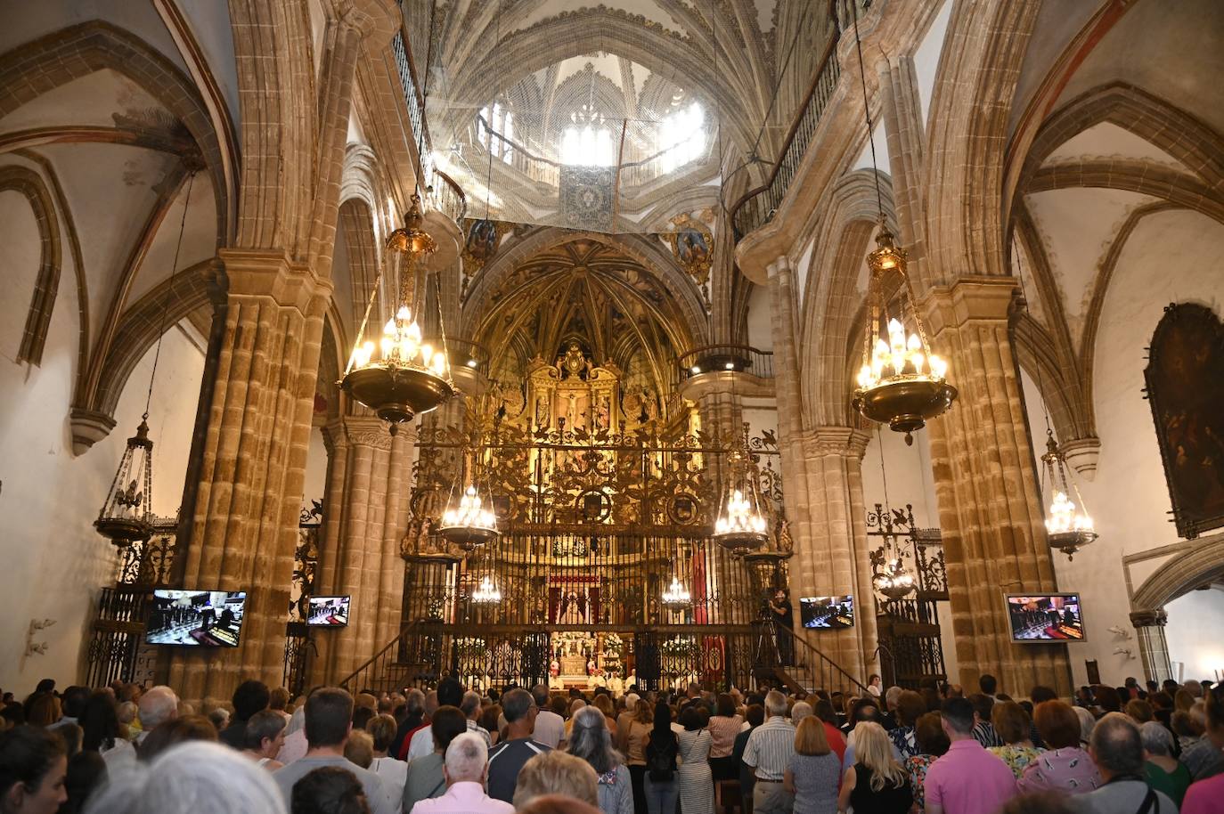 La misa por la patrona de Extremadura, en imágenes