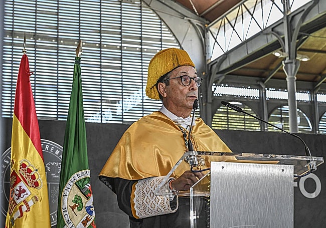 El doctor José Vaz Leal durante la Primera Lección del Curso.