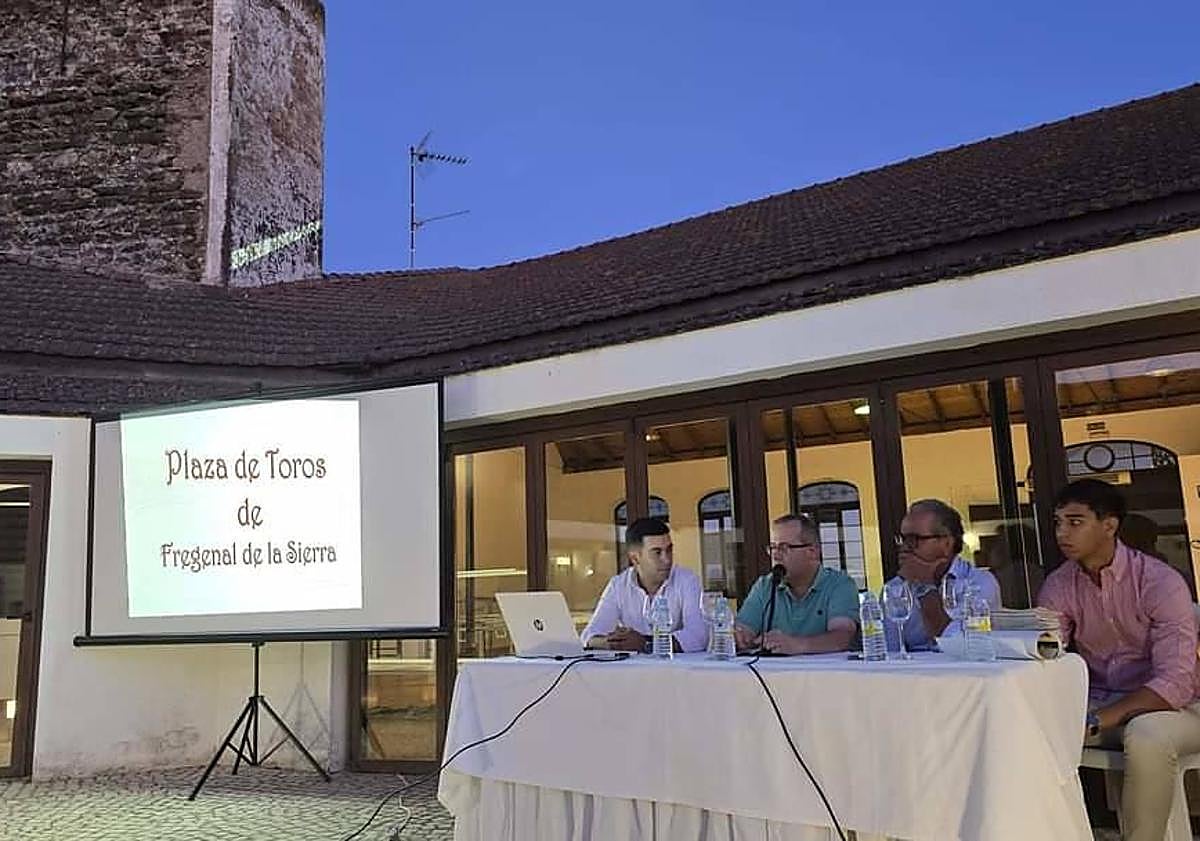 Imagen principal - Presentados los carteles para las dos corridas de toros que se celebrarán en Fregenal de la Sierra