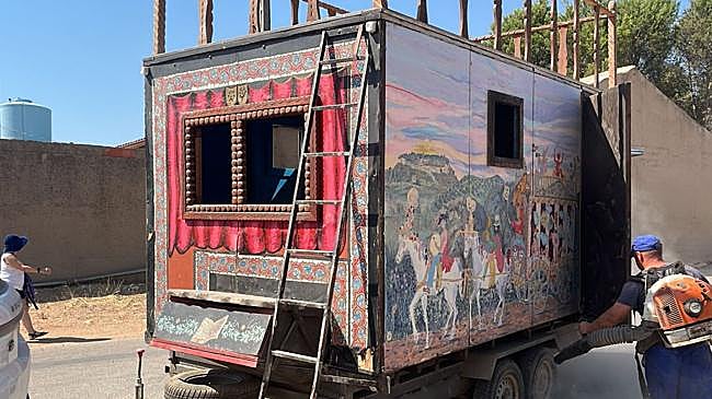 Imagen antes - La continua resurrección del carro de cómicos