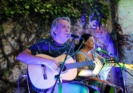 Luis Pastor actuó ayer en el Corral de las Cigüeñas de Cáceres