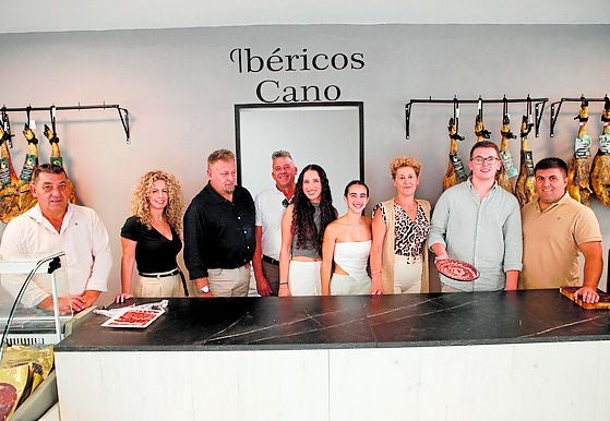 Inauguración de Ibéricos Cano en la calle Donoso Cortés.