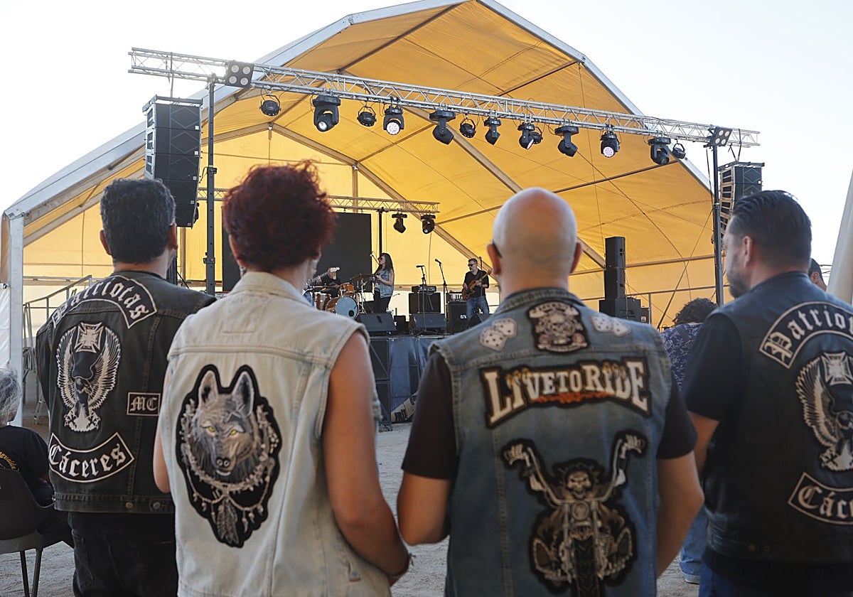 Uno de los conciertos en la concentración motera este viernes en el Hípico.