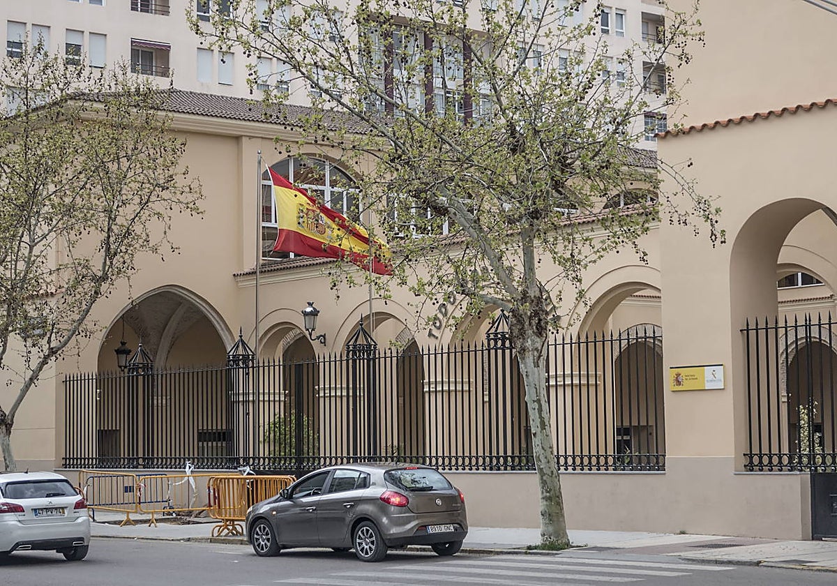 Los arrestados fueron conducidos a la comandancia de la Guardia Civil en Badajoz.