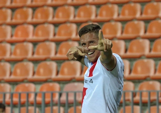 Gianluca Simeone, hijo del Cholo, anotó uno de los goles de los locales.