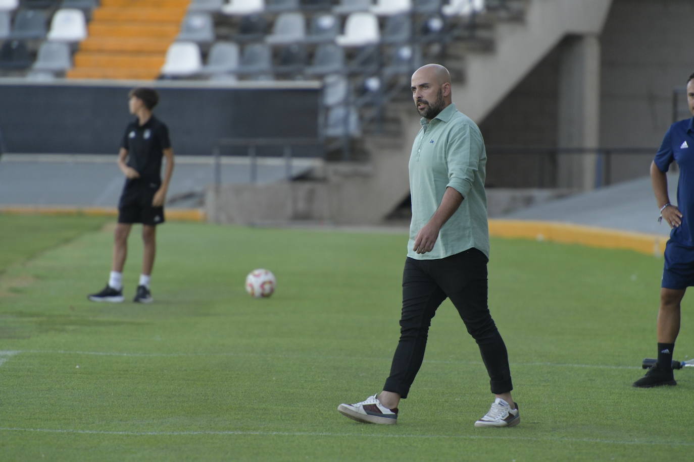 El partido del Badajoz contra Azuaga, en imágenes (I)