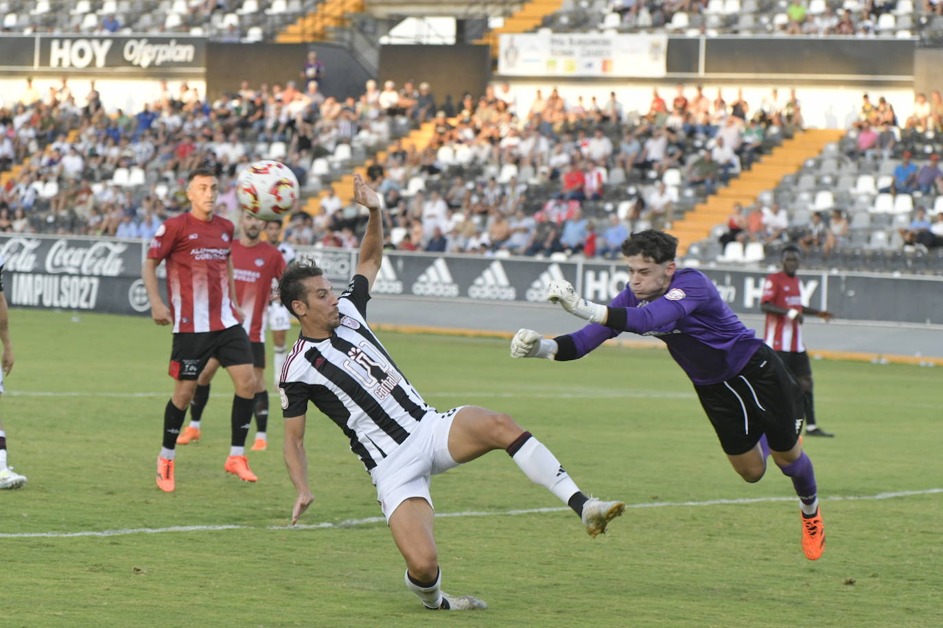 El partido del Badajoz contra Azuaga, en imágenes (I)