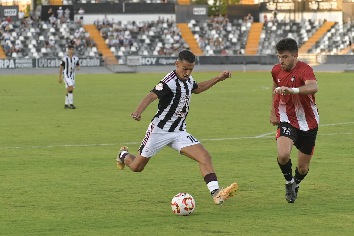 El partido del Badajoz contra Azuaga, en imágenes (I)