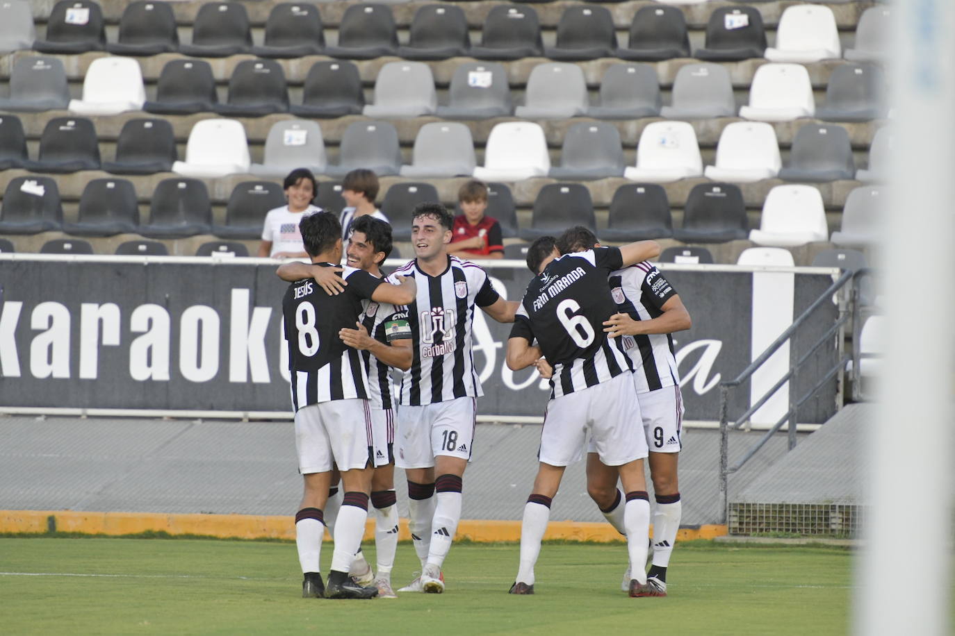 El partido del Badajoz contra Azuaga, en imágenes (I)