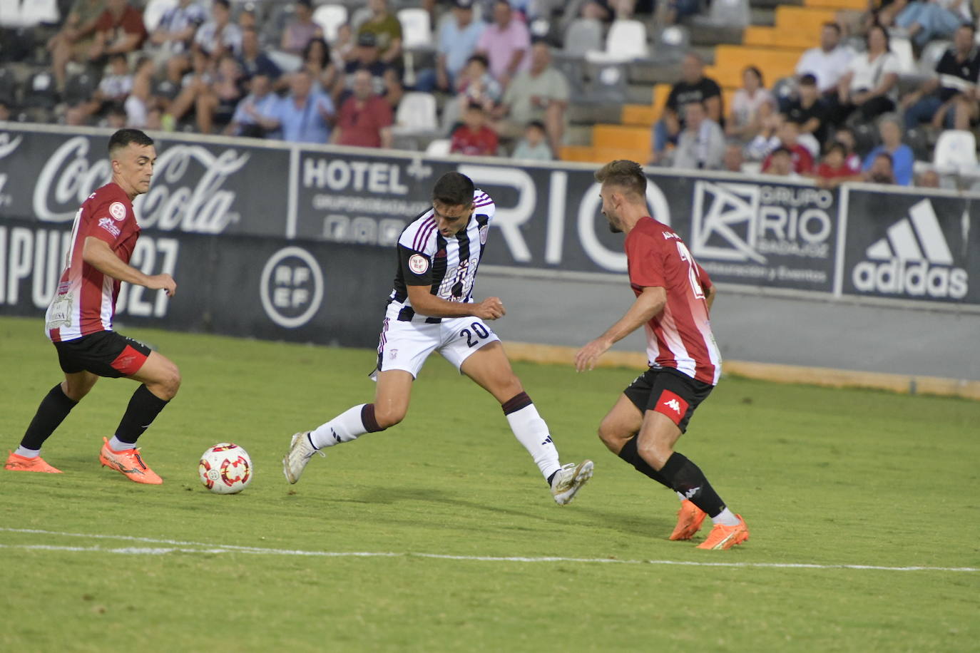 El partido del Badajoz contra Azuaga, en imágenes (I)