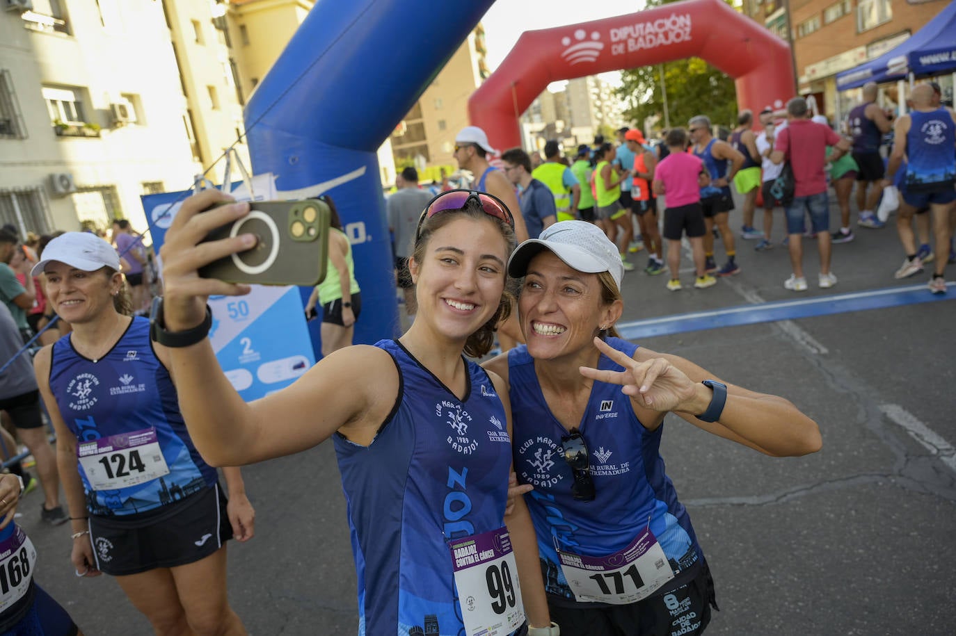 La Carrera Contra el Cáncer de Badajoz, en imágenes (I)