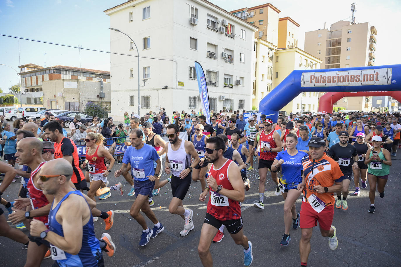 La Carrera Contra el Cáncer de Badajoz, en imágenes (I)