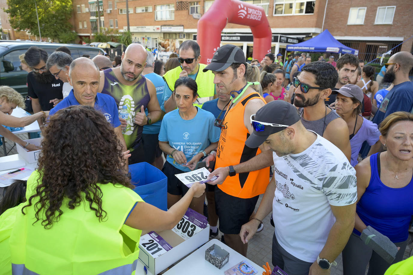 La Carrera Contra el Cáncer de Badajoz, en imágenes (I)