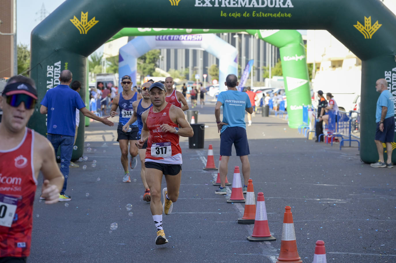La Carrera Contra el Cáncer de Badajoz, en imágenes (I)