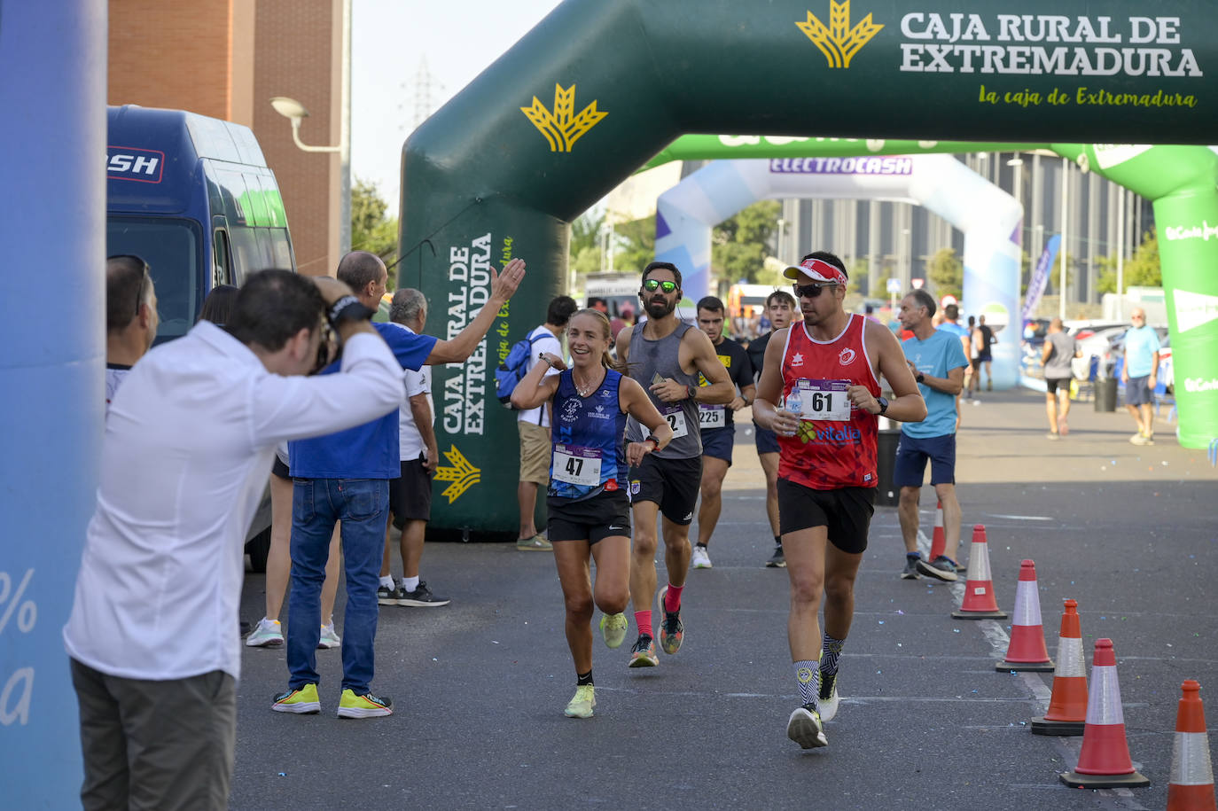 La Carrera Contra el Cáncer de Badajoz, en imágenes (I)