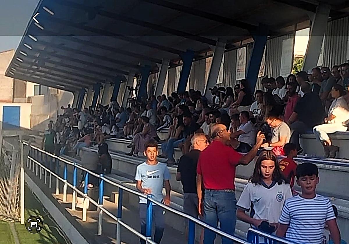 Aspecto del graderio en el partido de Copa