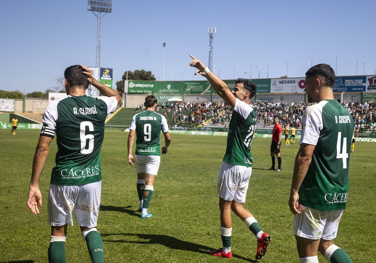 Salinas celebra su gol este domingo en el Príncipe Felipe.