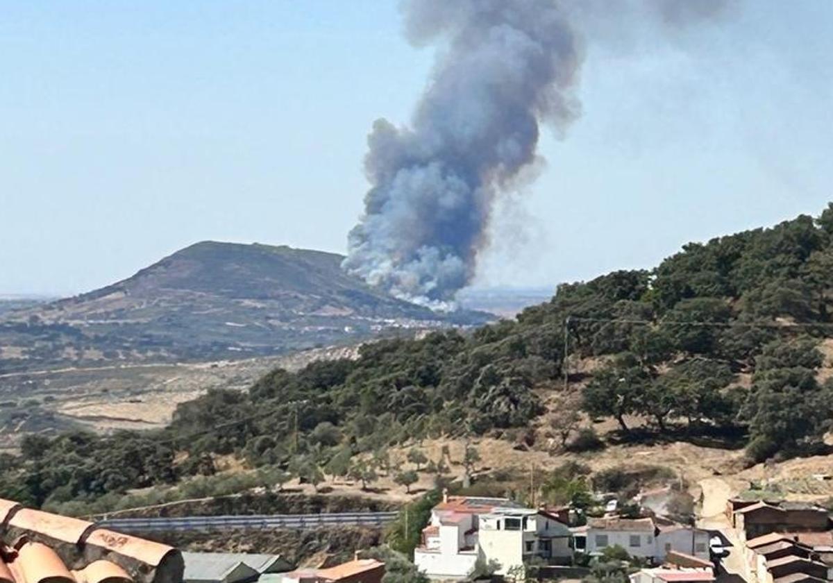 Incendio en Logrosán.