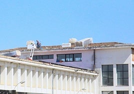 Obras de renovación de la cubierta en el instituto Emerita Augusta.